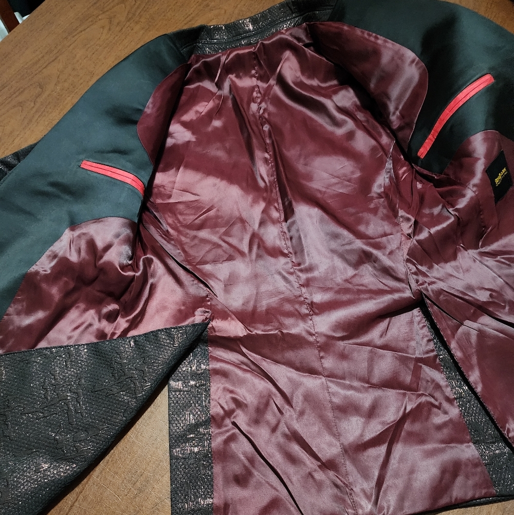NWOT - Sophisticated Black and Burgundy Men's Blazer - Picture 7 of 10